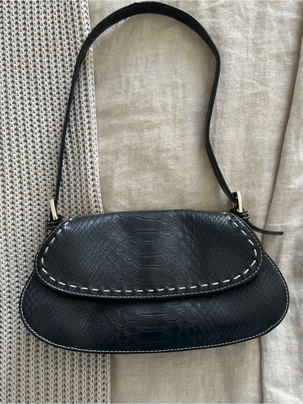 Vintage Y2K Croc Leather Purse with Contrast Stitching